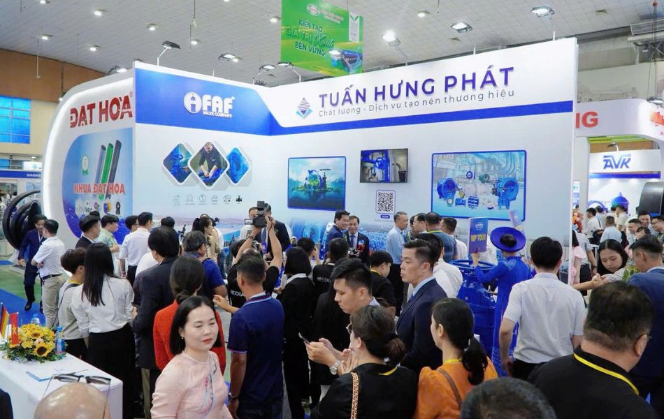 Không khí sôi động ngay từ những giờ triển lãm đầu tiên